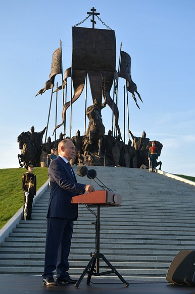 Файл:Памятник Александру Невскому и его дружине на Чудском озере.jpg