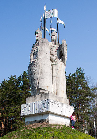 Файл:Великое стояние на Угре 1480 (памятник в Калужской области).jpg
