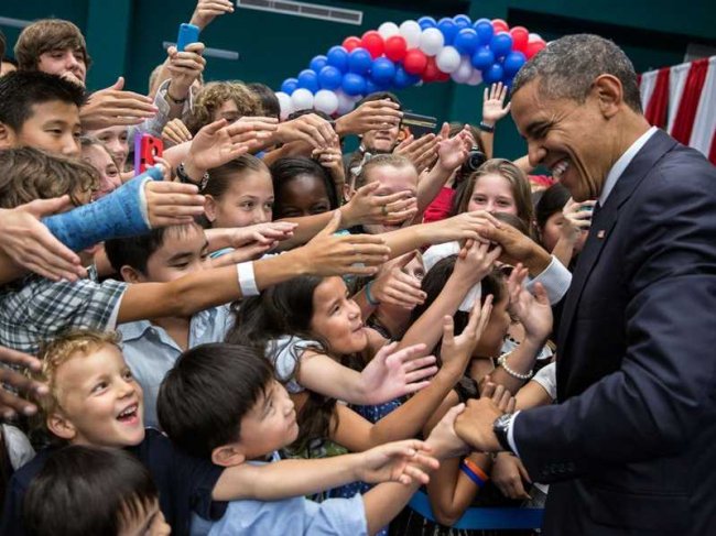 Файл:Obama i deti v Bangkoke.jpg