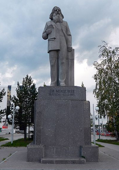 Файл:Памятник Менделееву (Тобольск).jpg