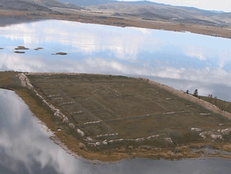 Файл:Крепость Пор-Бажын на озере Тере-Холь.jpg