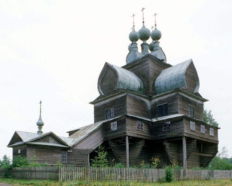 Файл:Успенская деревянная церковь, Вологодская область.jpg