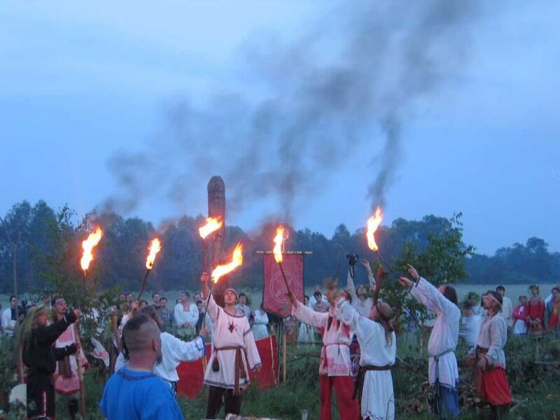 Файл:Язычники поклоняются Симарглу - русскому богу огня.jpg