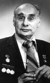 Георгий Флёров — основал ОИЯИ в Дубне, изобрёл трековые мембраны, впервые синтезировал элементы нобелий, лоуренсий, резерфордий, дубний и борий