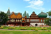 Теремной дворец в Коломенском – крупнейший деревянный дворец России (7000 м²)