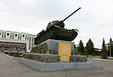 Танк Т-34 — памятник у проходной Уралвагонзавода