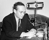 Владимир Векслер - автор принципа автофазировки, основоположник советской ускорительной техники, создатель синхрофазотрона, один из создателей синхротрона; открыл электронно-ядерные ливни и анти-сигма-минус-гиперон