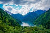 Западный Кавказ[25] — один из крупнейших высокогорных массивов в Европе, почти нетронутых человеком. Входит в список ЮНЕСКО