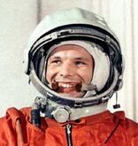 Юрий Гагарин - первый человек в истории, совершивший полет в космическое пространство; первый пил, ел и делал записи карандашом в космосе [1]