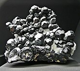 Железная руда (Курская магнитная аномалия — самый мощный в мире железорудный бассейн[20])