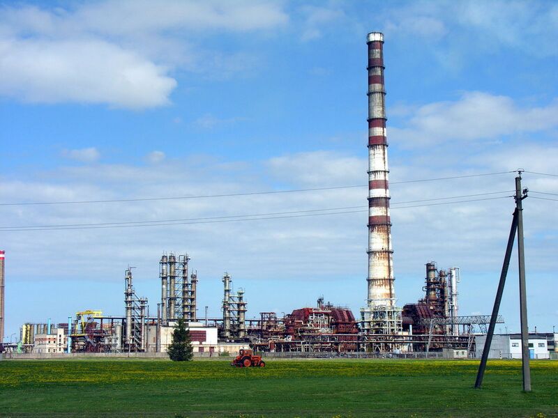 Файл:Мажейкяйский нефтеперерабатывающий завод.jpg