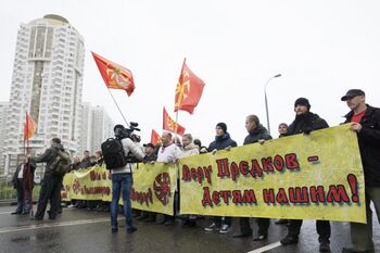 Новосибирские неоязычники на марше агитируют за свою религию