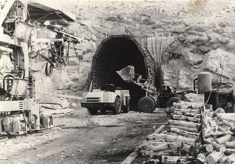 Файл:Строительство Кодарского тоннеля (фото, 1984).jpg