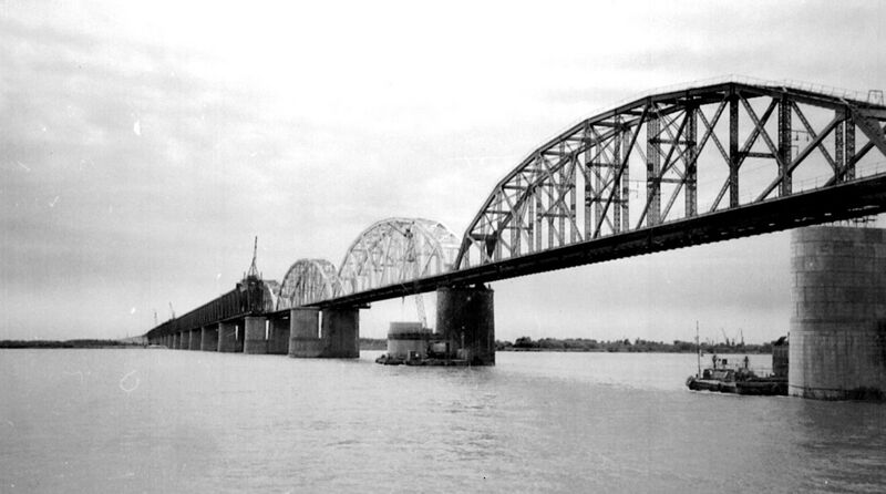Файл:Строительство нового Амурского моста (1995–1996, фото).jpg