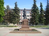 Памятник Петру-кузнецу перед Тульским оружейным заводом