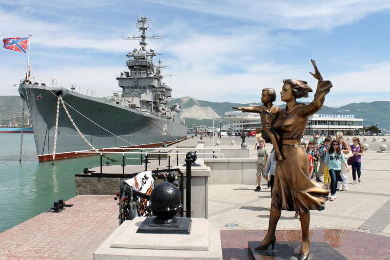 Файл:Памятник Жене моряка, Новороссийск.jpg