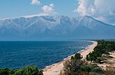 Озеро Байкал (глубочайшее в мире, –1642 м) и крупнейший на нём полуостров Святой Нос