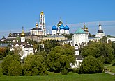 Троице-Сергиева Лавра – крупнейший монастырь России (основан Сергием Радонежским) в Сергиевом Посаде