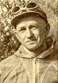 Виталий Абалаков - выдающийся альпинист, изобретатель петли Абалакова и альпинистского френда, первым взошел на пик Ленина (7134 м) и пик Победы (7439 м)