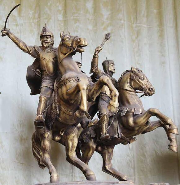 Файл:Воины на макете памятника Ивану III Великому скульптора Виктора Воробьёва.jpg
