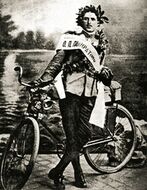 Онисим Панкратов — впервые в истории обогнул земной шар на велосипеде; лётчик и герой Первой мировой войны