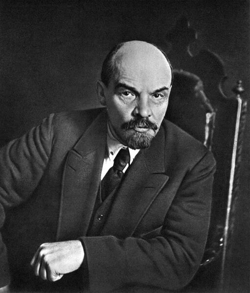Файл:Lenin-march-1919.jpg
