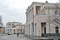Twin houses on Stroiteley Square in Volzhsky 001.jpg