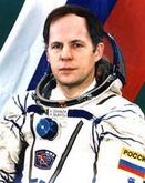 Анатолий Соловьёв - в ходе 5 полетов в космос совершил наибольшее в истории число выходов в открытый космос - 16 (суммарно 82 часа в открытом космосе)