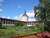 Мощные стены и башни Кирилло-Белозерского и Спасо-Евфимиева монастырей