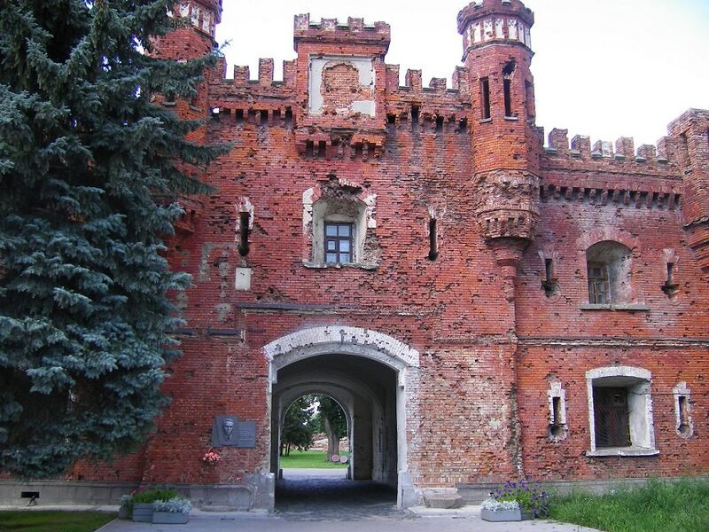 Файл:Брестская крепость (ворота).jpg