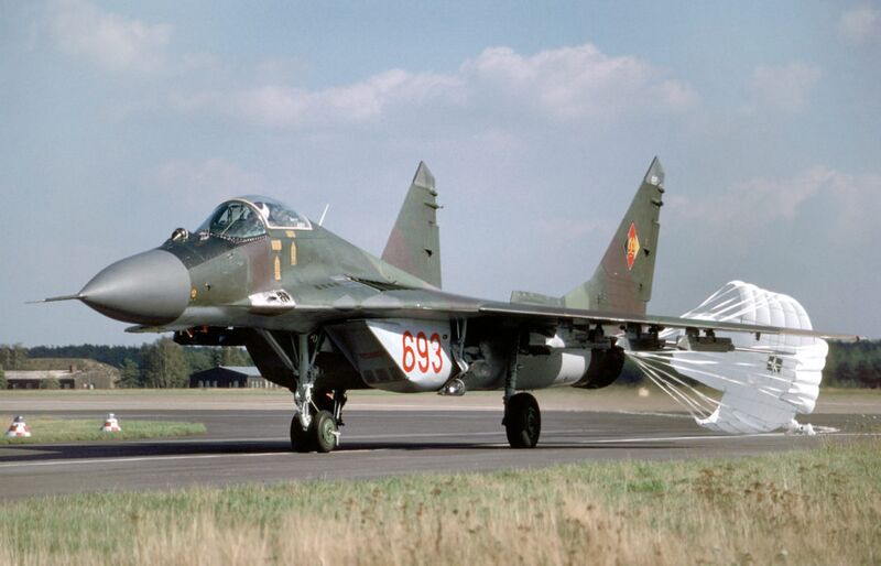 Файл:Истребитель МиГ-29 (фото, 1990).jpg