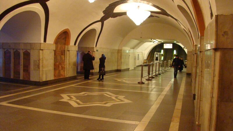 Файл:Станция метро «Элмляр Академиясы» (Баку).jpg