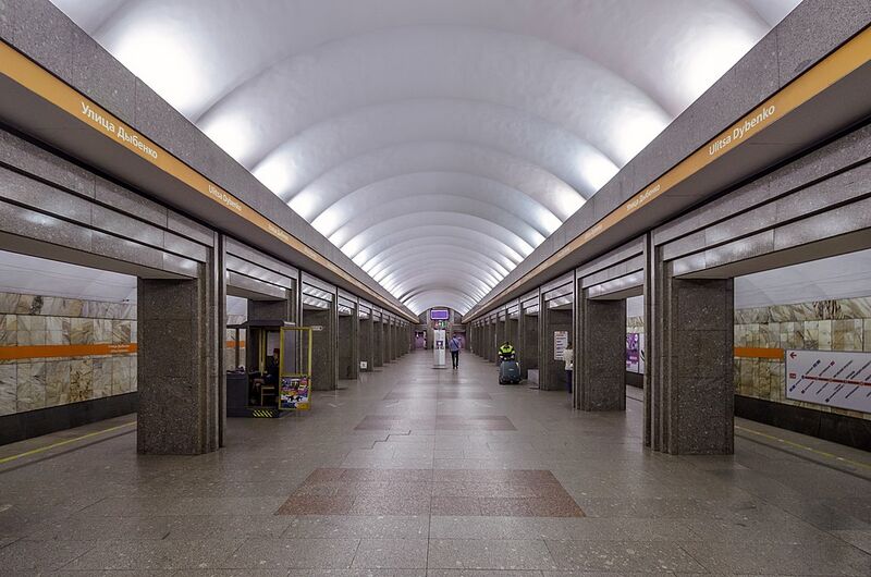 Файл:Станция метро «Улица Дыбенко» (Санкт-Петербург).jpg
