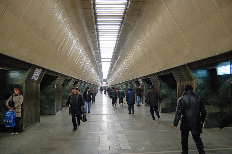Файл:Станция метро «Дворец спорта» (Киев).jpg