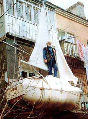 Файл:Евгений Гвоздёв - яхта на балконе.jpg