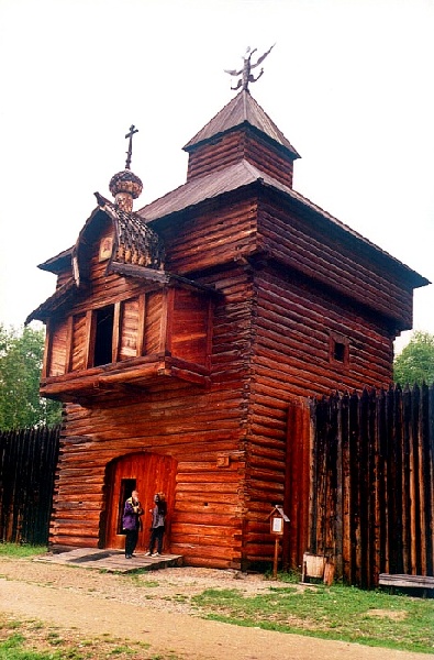 Файл:Башня Иркутского острога в историко-этнографическом музее Тальцы.jpg