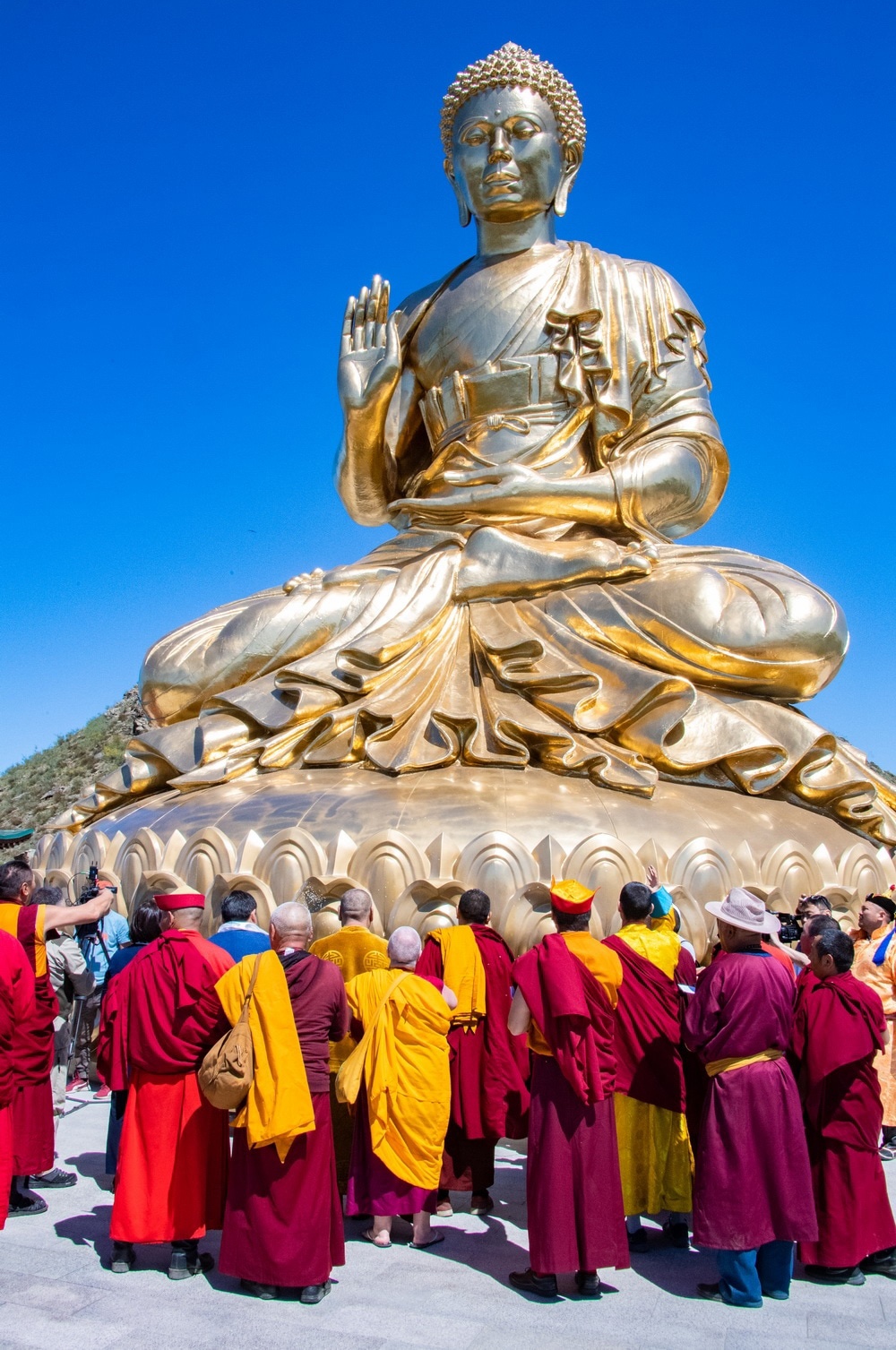 Есть ли будда. Будда Шакьямуни в Туве. Статуя Будды в Кызыле. Открытие статуи Будды в Кызыле. Статуя Шакьямуни в Кызыле.
