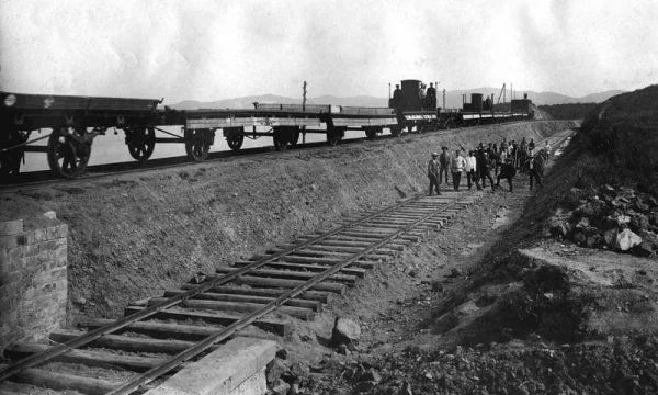 Файл:Укладка вторых путей на Уссурийской железной дороге.jpg