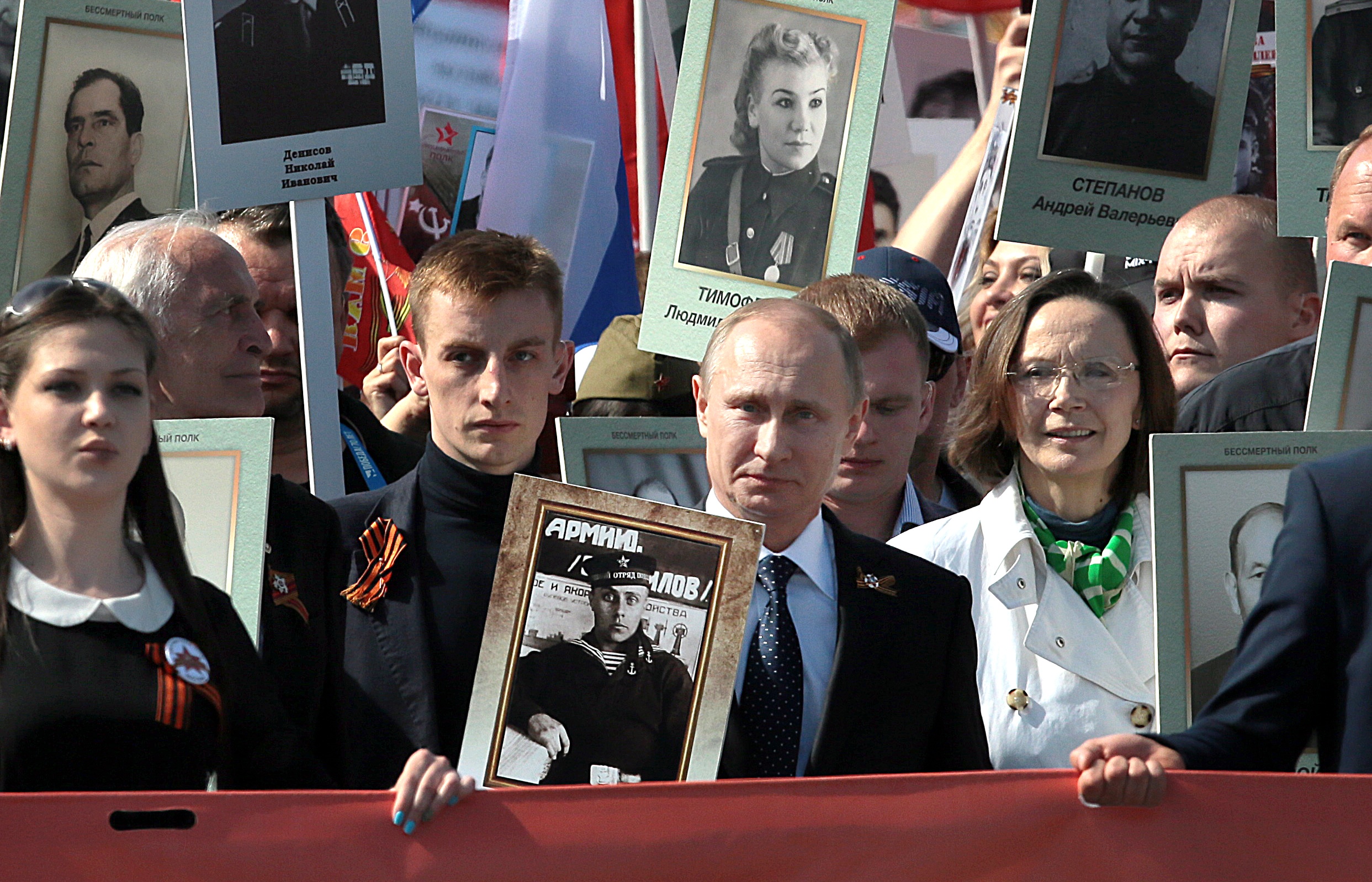 Путин с портретом отца Бессмертный полк