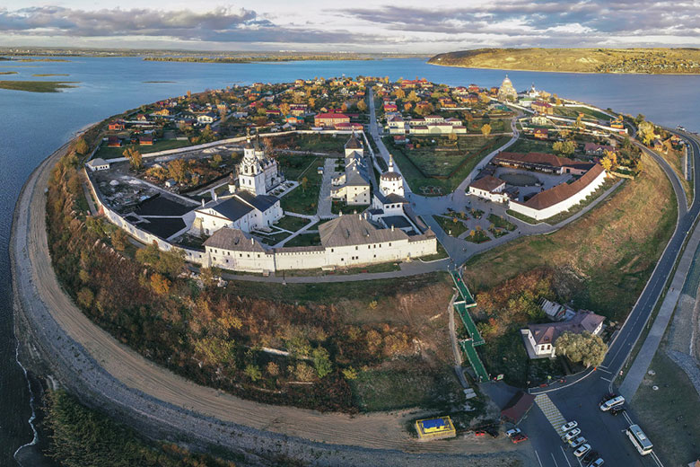 Файл:Успенский собор и монастырь острова-града Свияжск.jpg