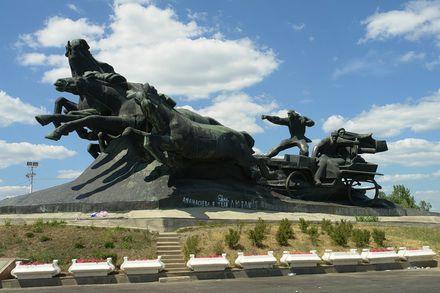 Файл:Памятник Тачанка-ростовчанка.jpg