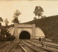 Файл:Портал Ковенского тоннеля при постройке.jpg