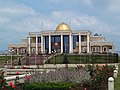 Президентский дворец в Магасе — первое здание первого города, основанного в РФ (1998)
