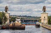 Скульптуры кораблей на шлюзе №3 канала имени Москвы в Яхроме