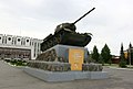 Танк Т-34 - памятник у проходной Уралвагонзавода