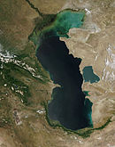 Уровень Каспийского моря (-28 м) — самая низкая естественная точка (плоскость) поверхности России (42° с. ш. 51° в. д.)