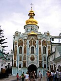 Святые ворота и деревянные стены Киево-Печерского монастыря