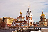 Богоявленский собор в Иркутске и памятник Якову Похабову — основателю города