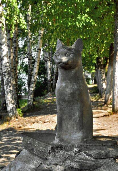 Файл:Плёсская кошка (скульптура в Плёсе).jpg
