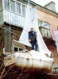Евгений Гвоздёв — дважды обогнул Землю на уникально маленьких судах (5,5 и 3,7 м, вторую яхту построил на балконе), совершил первое русское одиночное кругосветное плавание